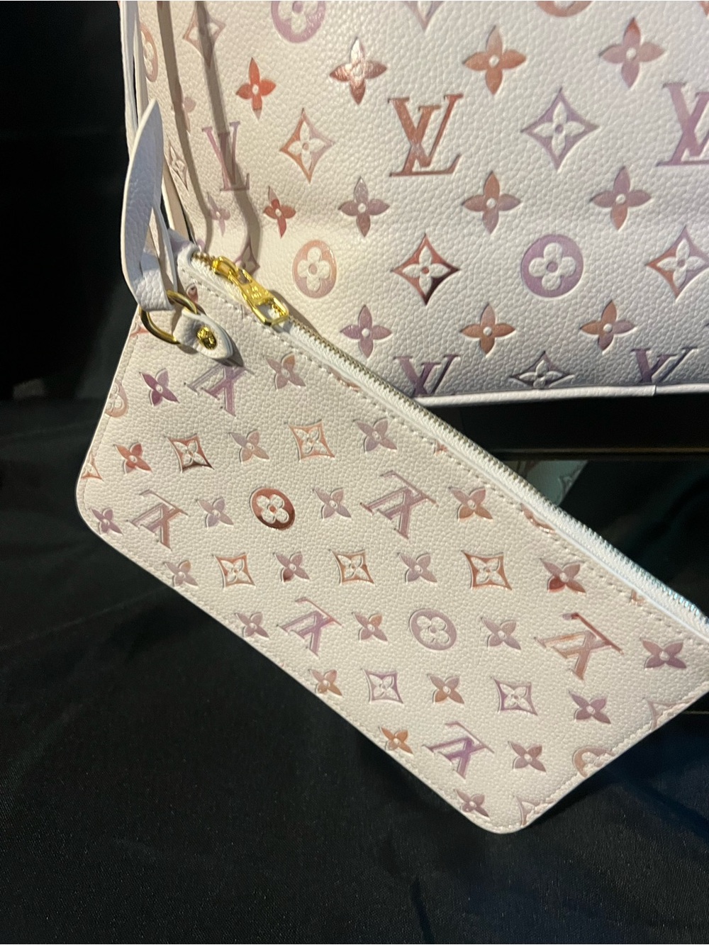 Louis Vuitton “Fashion” White and Pink Monogram Neverfull Tote with Pouch - Picture 5 of 11